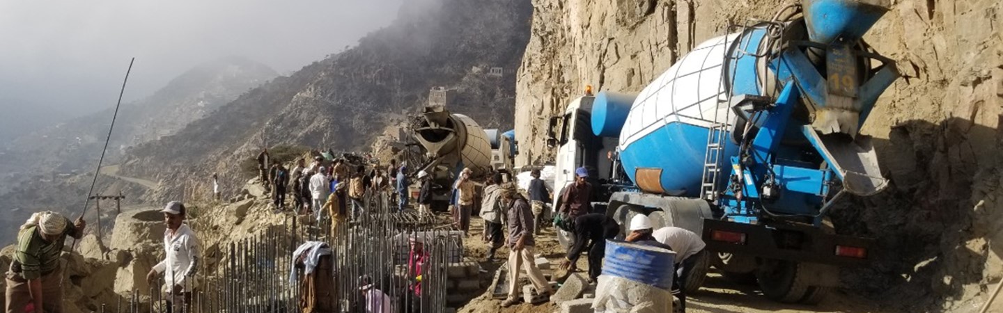  مجموعة هائل سعيد أنعم وشركاه - اليمن تعيد تأهيل طريق شديد الخطورة في اليمن 